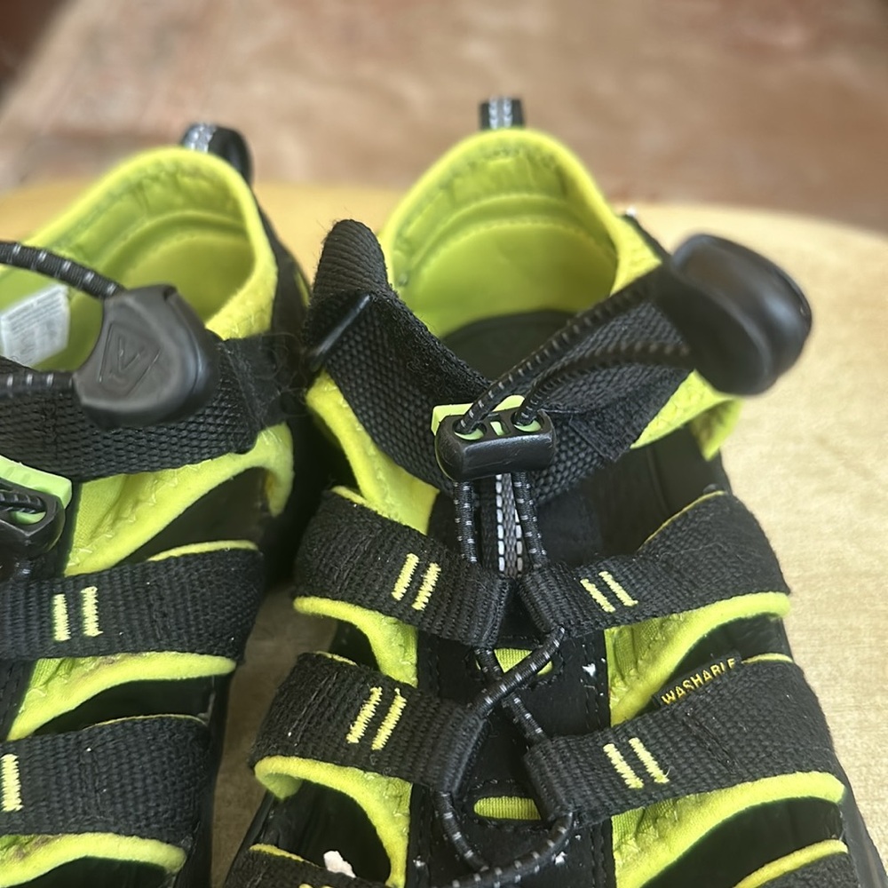 KEEN Women's Whisper Closed Toe Sport Sandals Hiking Slip-on Shoes Size 38, US 6 - Picture 16 of 16
